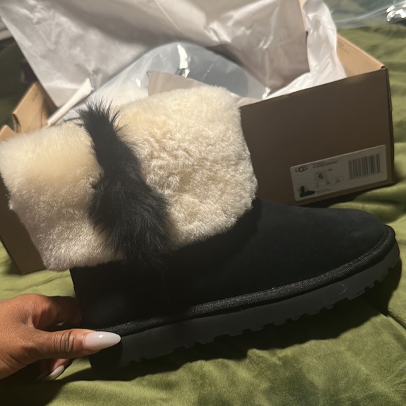 UGGs short - Picture 2 of 5